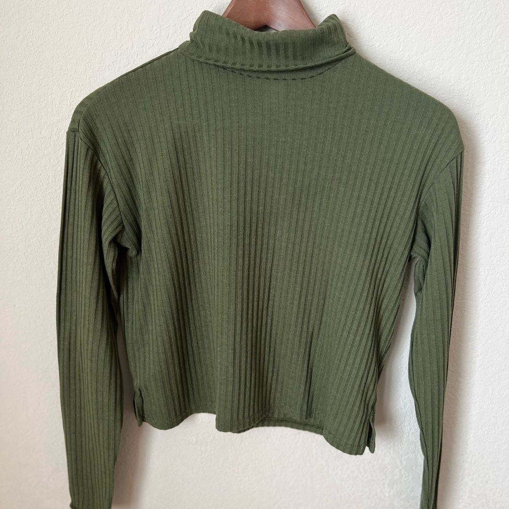 H&M divided Olive Green Turtle Neck Crop